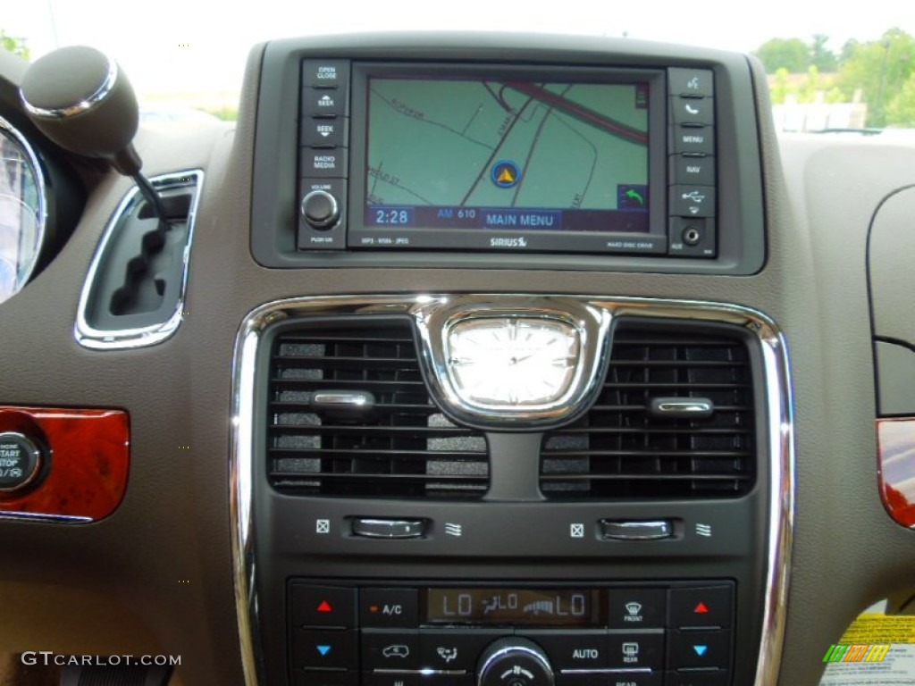 2013 Chrysler Town & Country Touring - L Navigation Photos