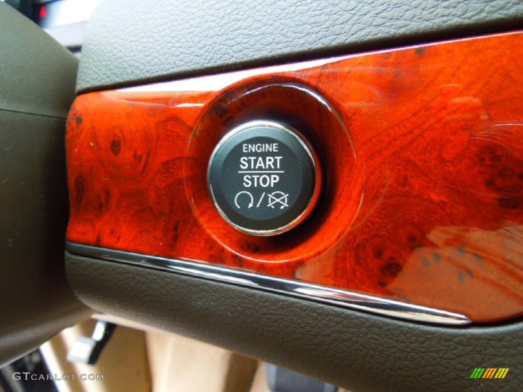 2013 Chrysler Town & Country Touring - L Controls Photo #70453507