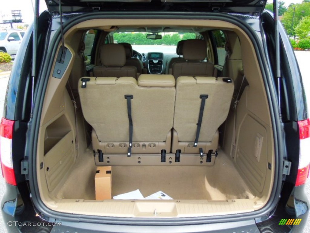 2013 Chrysler Town & Country Touring - L Trunk Photo #70453571