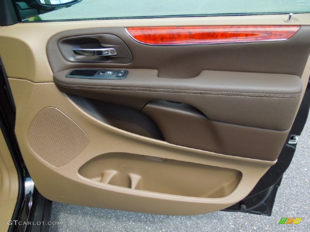 2013 Chrysler Town & Country Touring - L Door Panel Photos