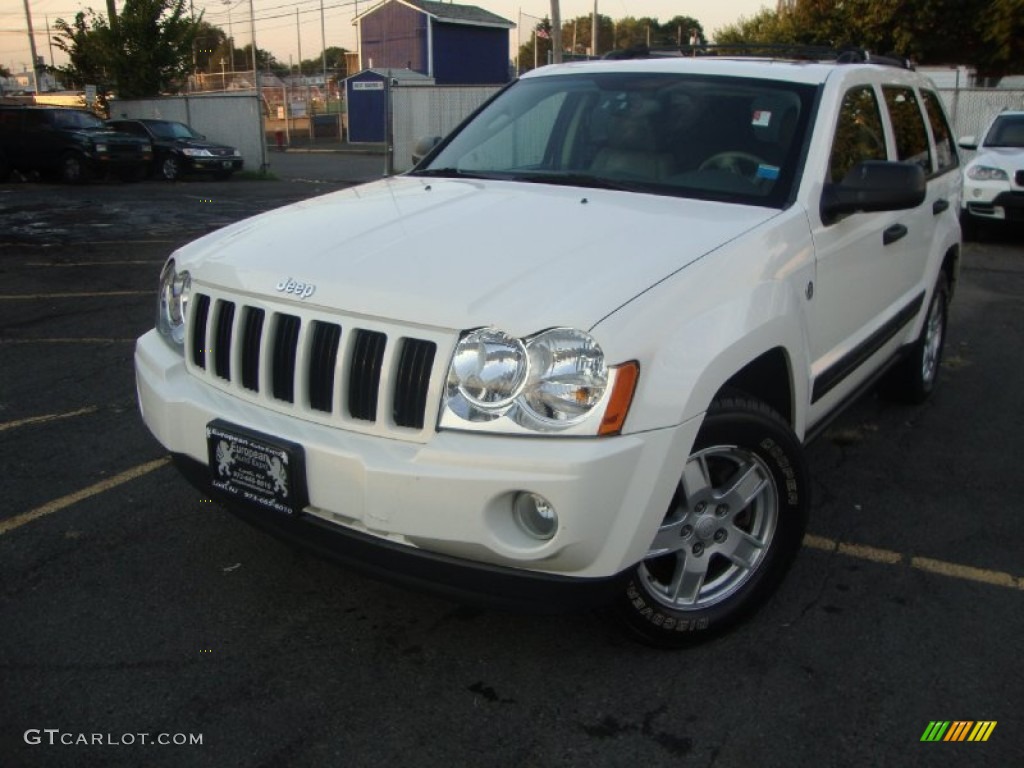 Stone White Jeep Grand Cherokee