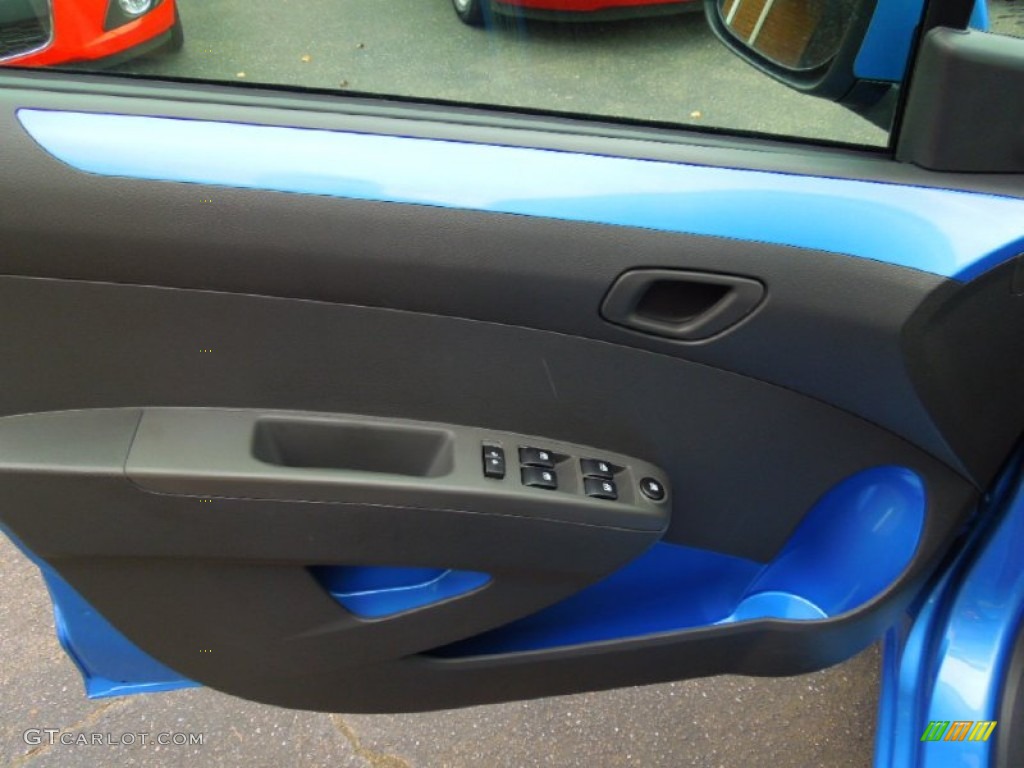 2013 Chevrolet Spark LT Silver/Blue Door Panel Photo #70461960