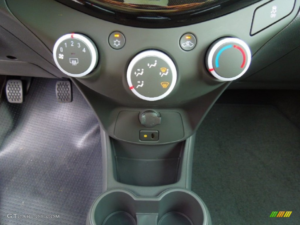 2013 Chevrolet Spark LT Controls Photo #70461976