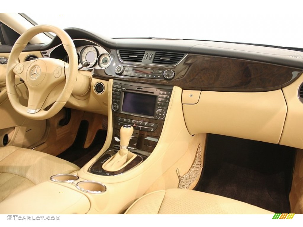 2011 Mercedes-Benz CLS 550 Cashmere Dashboard Photo #70462675