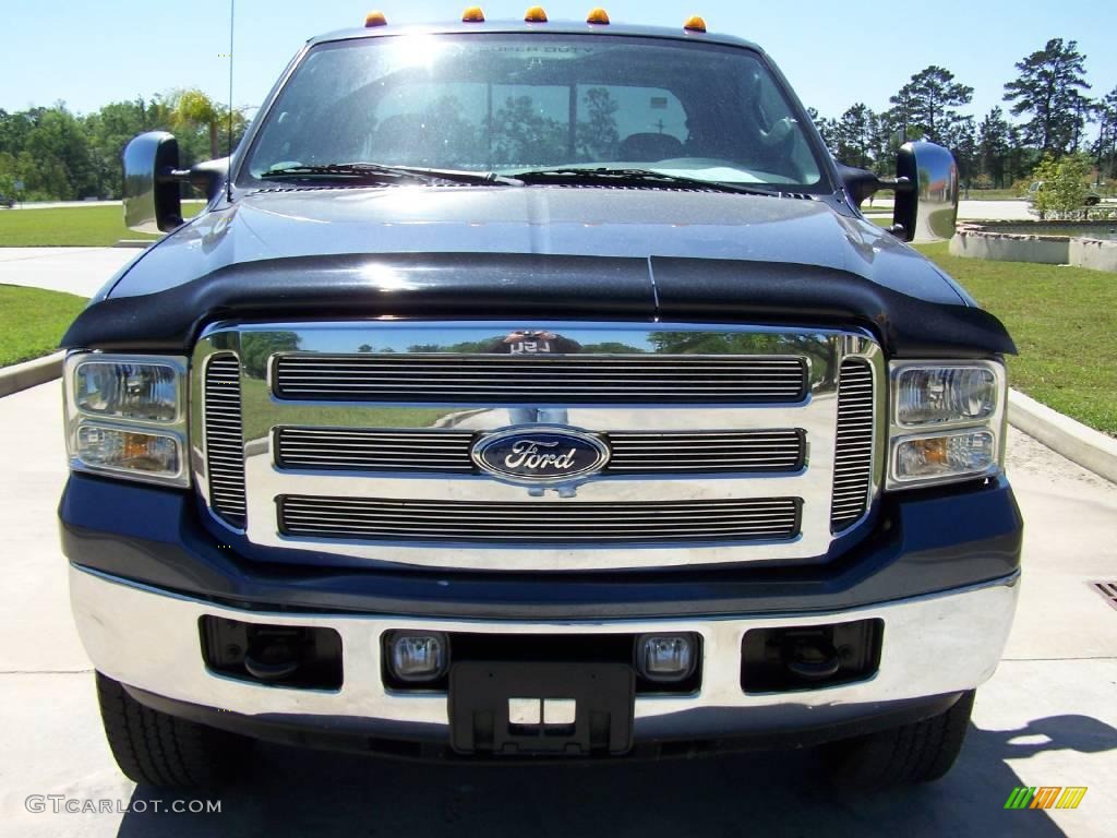 2006 F350 Super Duty Lariat FX4 Crew Cab 4x4 - Medium Wedgewood Blue Metallic / Medium Flint photo #8