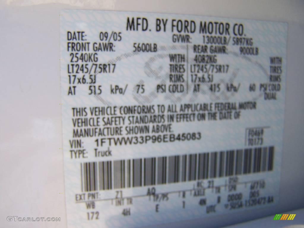 2006 F350 Super Duty Lariat FX4 Crew Cab 4x4 Dually - Oxford White / Tan photo #13