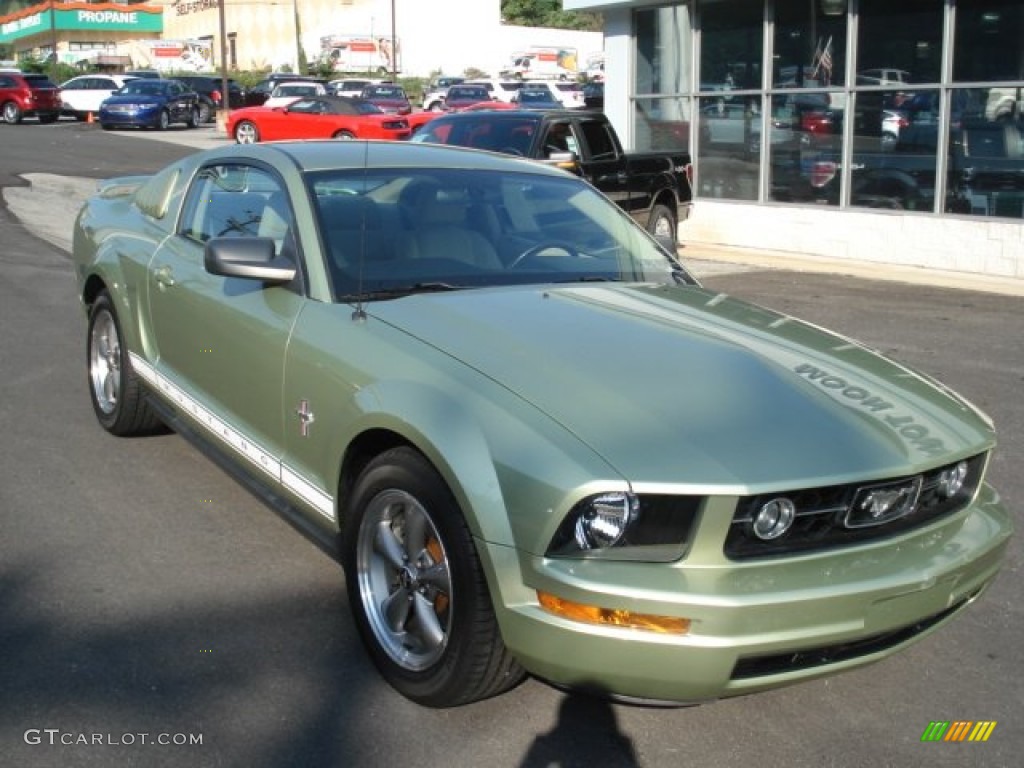 2006 Mustang V6 Deluxe Coupe - Legend Lime Metallic / Light Parchment photo #2