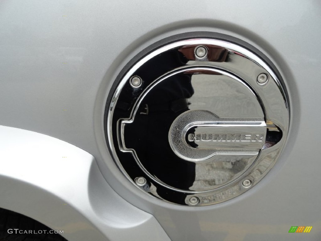 2009 Hummer H2 SUV Silver Ice Fuel Door Photo #70467217