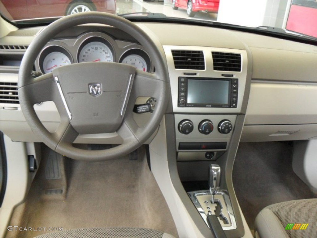 2008 Avenger SXT - Light Sandstone Metallic / Dark Khaki/Light Graystone photo #13