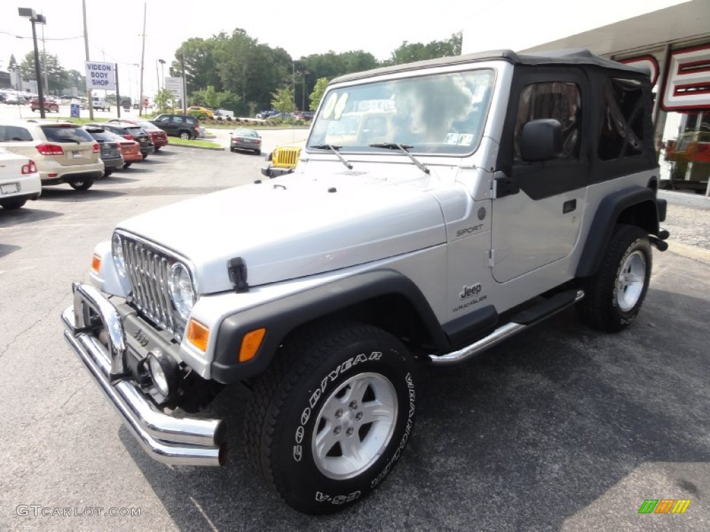 2004 Wrangler Sport 4x4 - Bright Silver Metallic / Dark Slate Gray photo #2