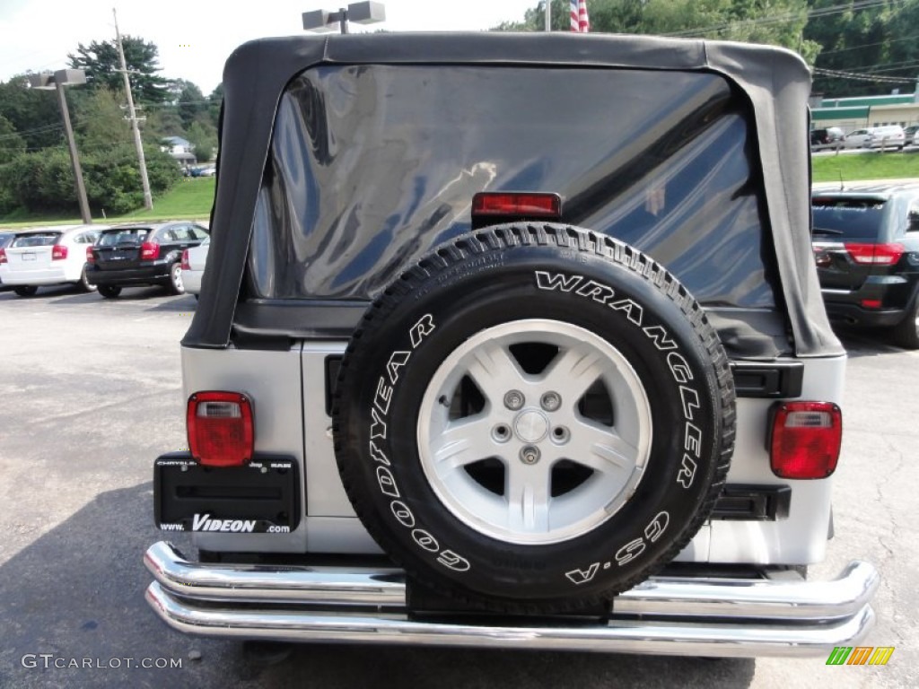 2004 Wrangler Sport 4x4 - Bright Silver Metallic / Dark Slate Gray photo #8