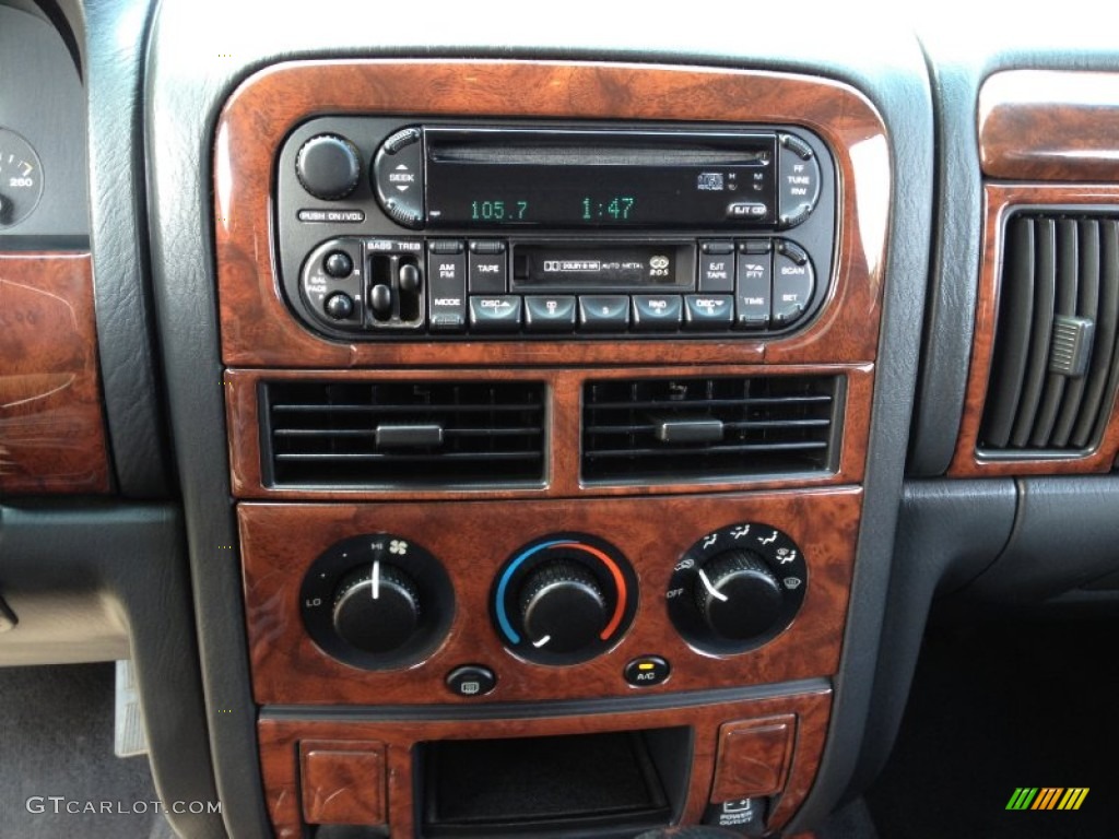 2004 Grand Cherokee Freedom Edition 4x4 - Graphite Metallic / Dark Slate Gray photo #19