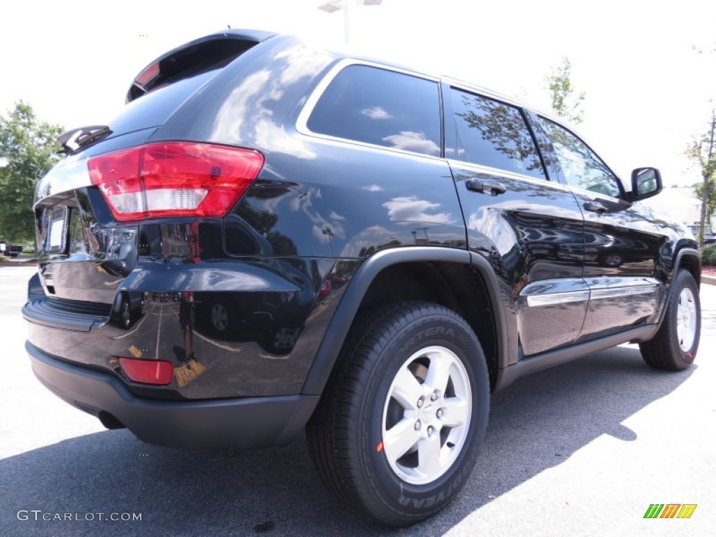 2013 Grand Cherokee Laredo - Brilliant Black Crystal Pearl / Black photo #3