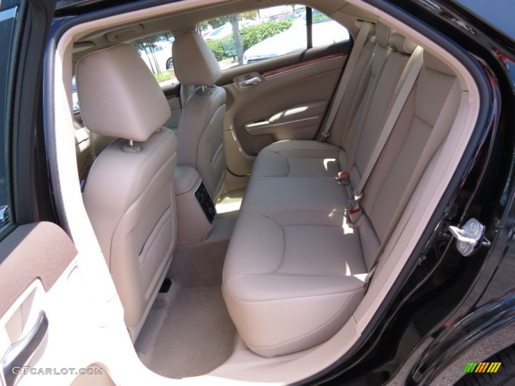 2013 Chrysler 300 C Rear Seat Photo #70484968