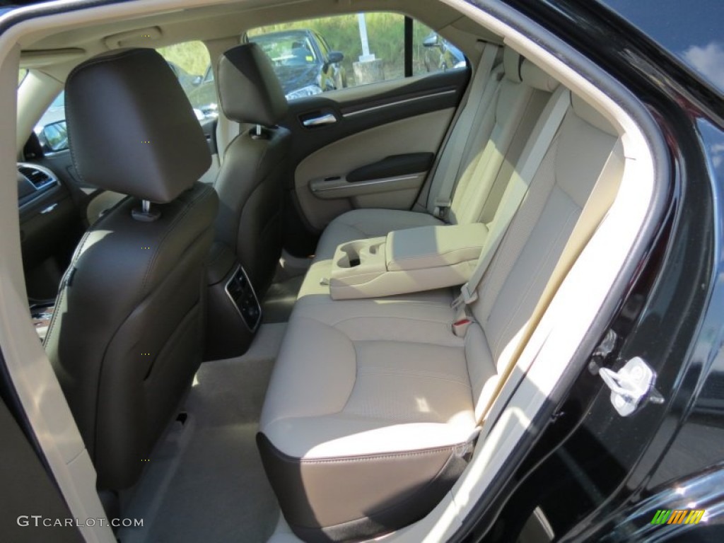 Dark Frost Beige/Light Frost Beige Interior 2013 Chrysler 300 C Luxury Series Photo #70485083