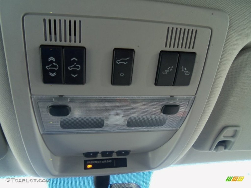 2007 Chevrolet Suburban 1500 LTZ 4x4 Controls Photo #70487276