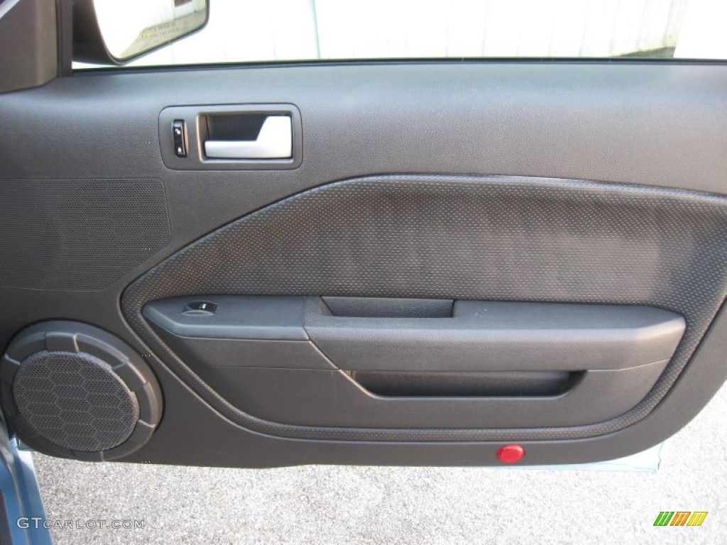 2005 Ford Mustang GT Premium Coupe Dark Charcoal Door Panel Photo #70495280