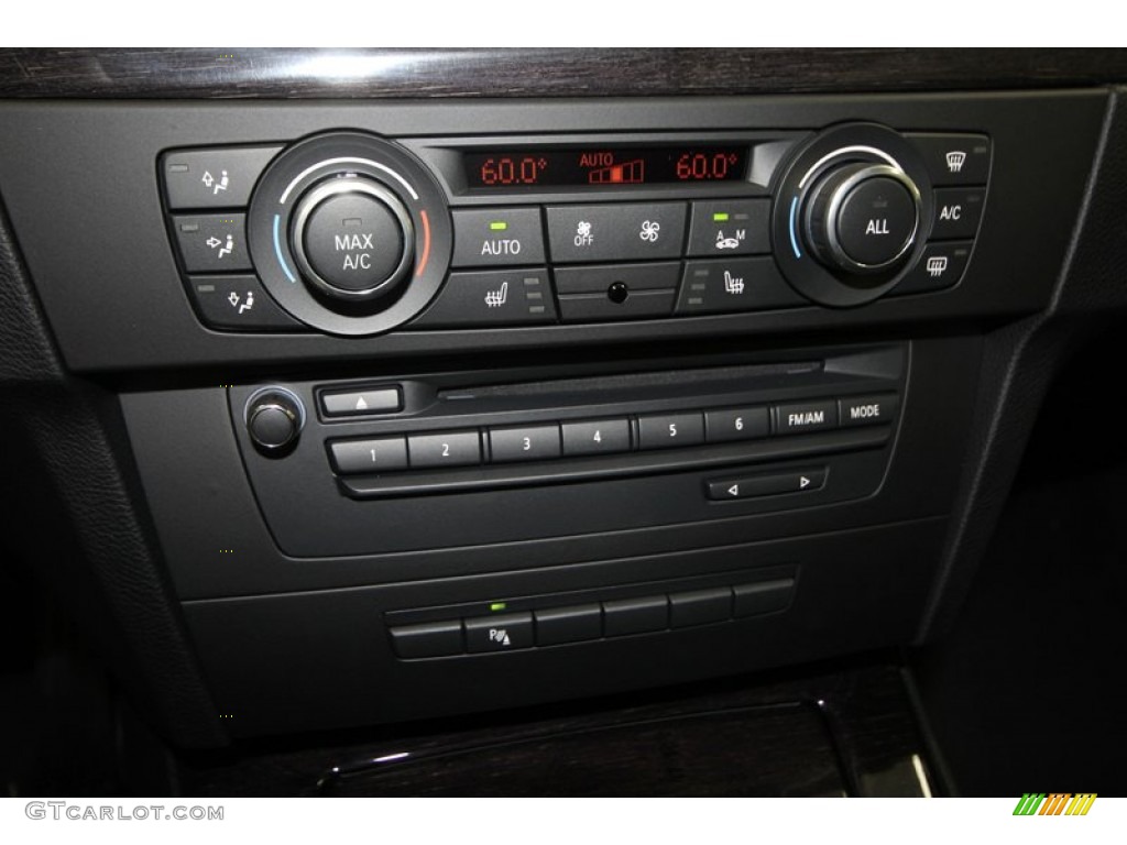 2013 BMW 3 Series 335i Convertible Controls Photo #70498358