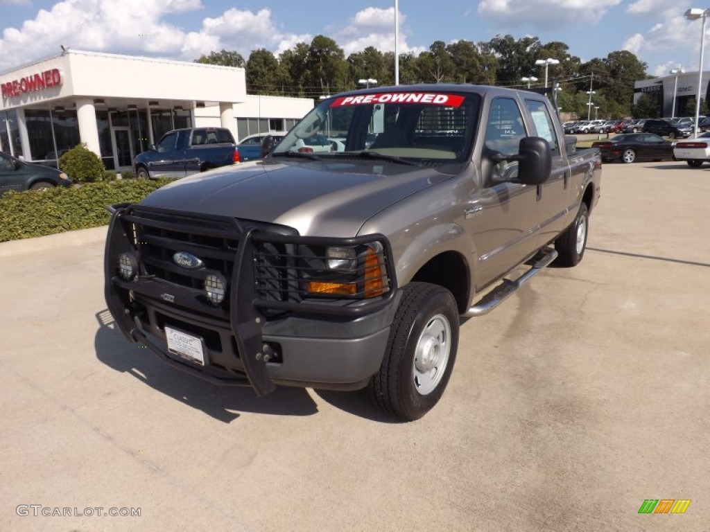 2007 F250 Super Duty XL Crew Cab 4x4 - Arizona Beige Metallic / Tan photo #1