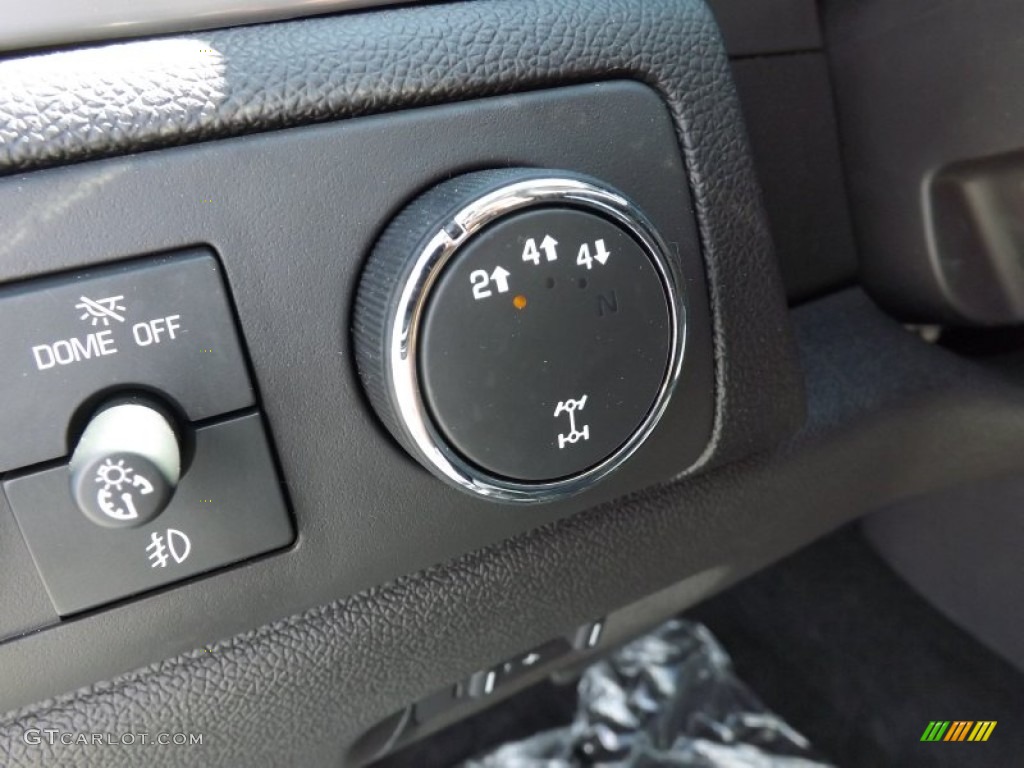 2013 GMC Sierra 2500HD Denali Crew Cab 4x4 Controls Photo #70503569
