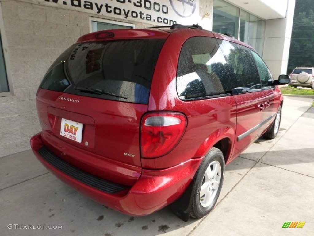2005 Caravan SXT - Inferno Red Crystal Pearl / Medium Slate Gray photo #2