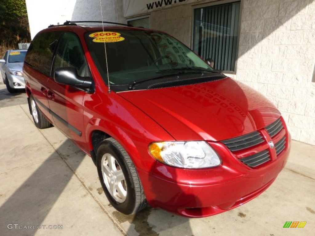 2005 Caravan SXT - Inferno Red Crystal Pearl / Medium Slate Gray photo #7