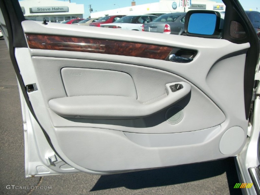 2001 BMW 3 Series 330xi Sedan Grey Door Panel Photo #70508749
