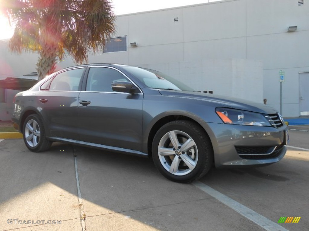 2013 Passat 2.5L SE - Platinum Gray Metallic / Moonrock Gray photo #1