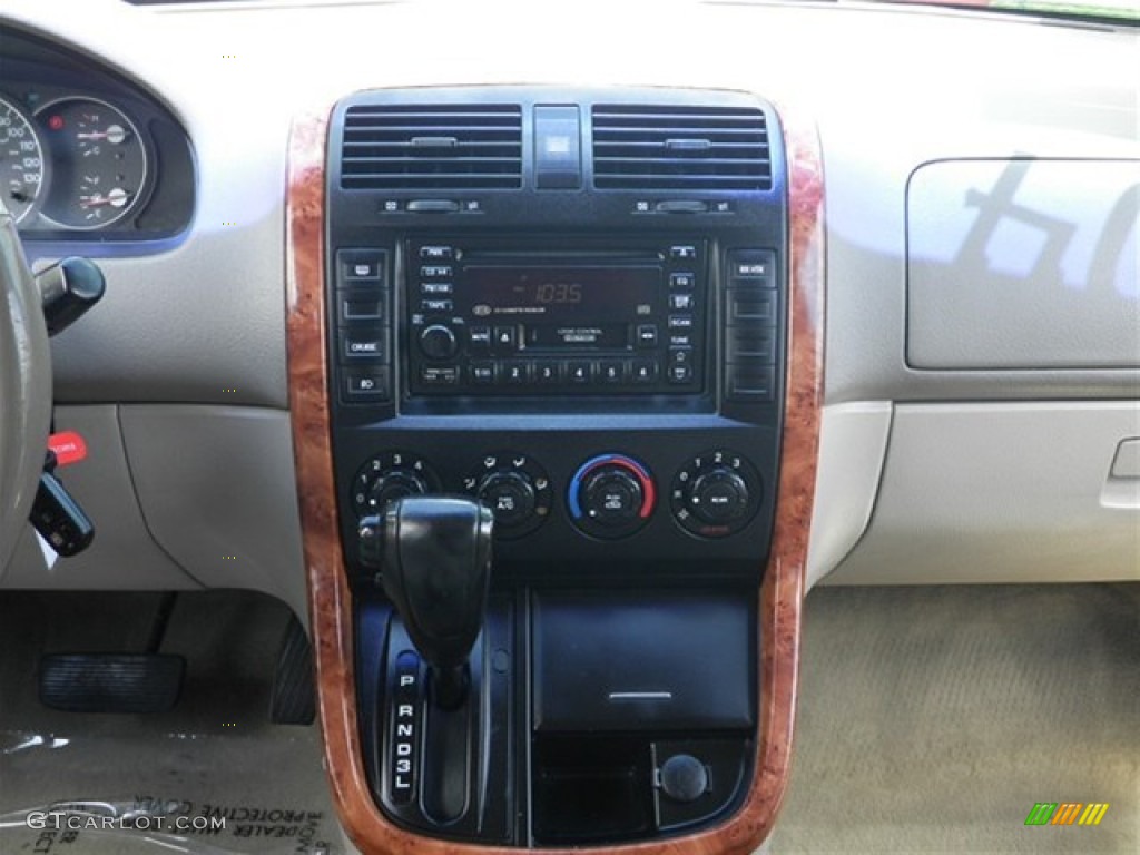 2004 Sedona EX - Sage Green / Gray photo #41
