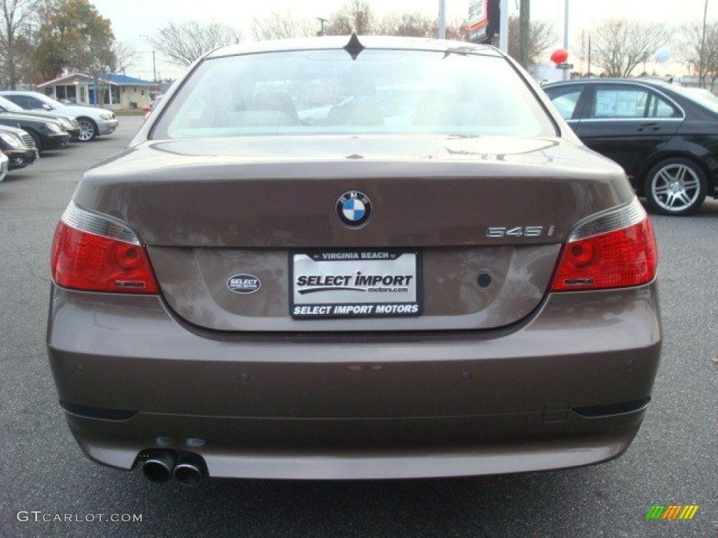 2004 5 Series 545i Sedan - Kalahari Beige Metallic / Beige photo #5