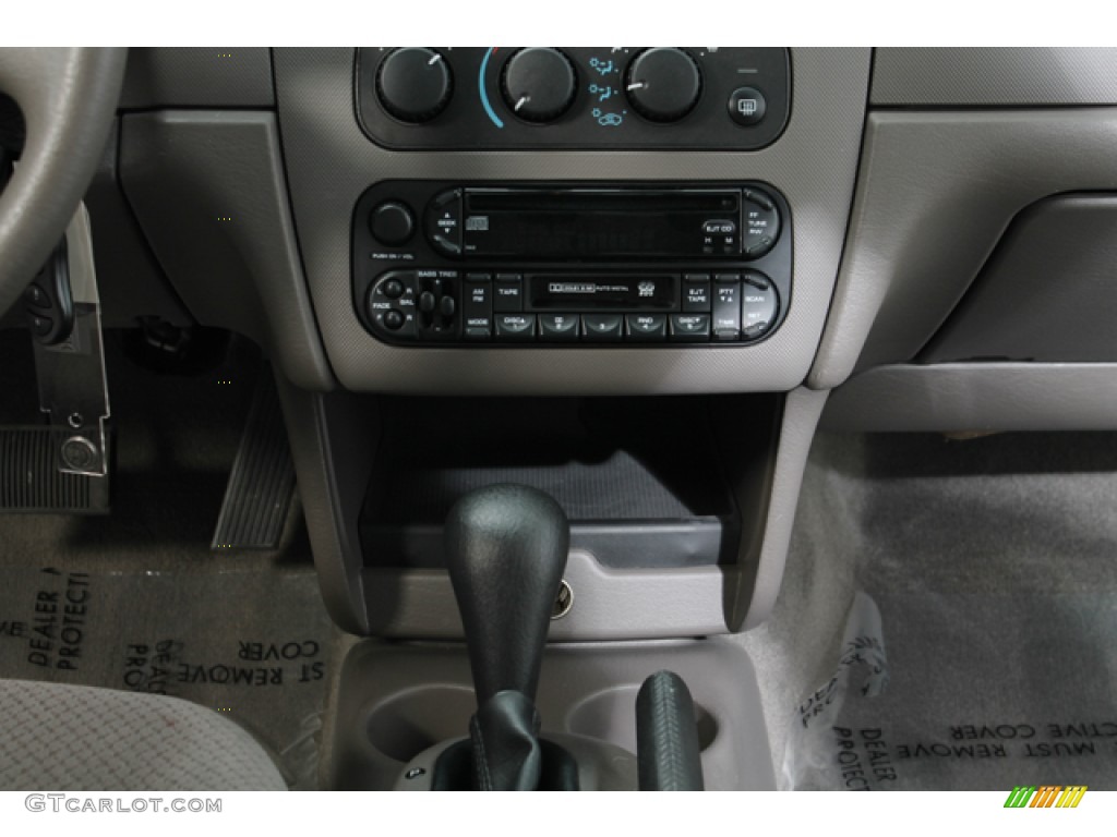 2004 Dodge Stratus SXT Sedan Controls Photo #70517640