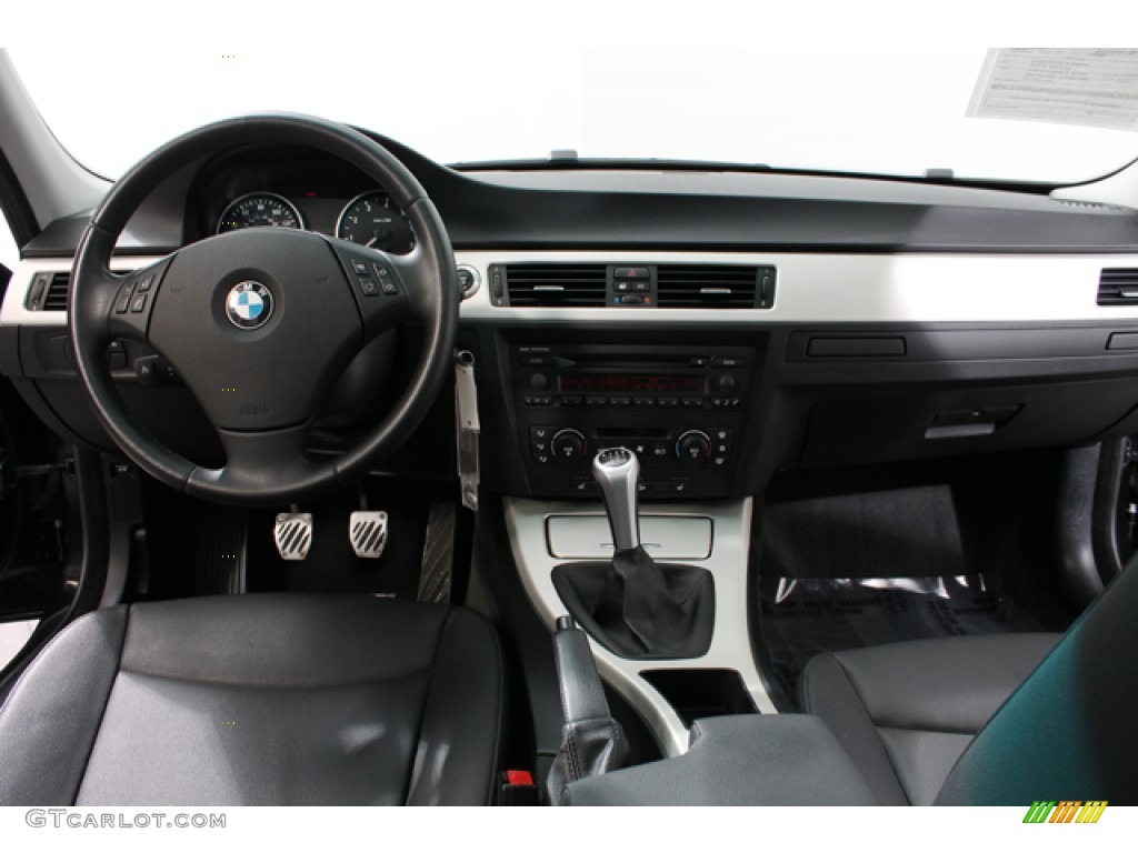 2006 BMW 3 Series 325xi Sedan Black Dashboard Photo #70519302