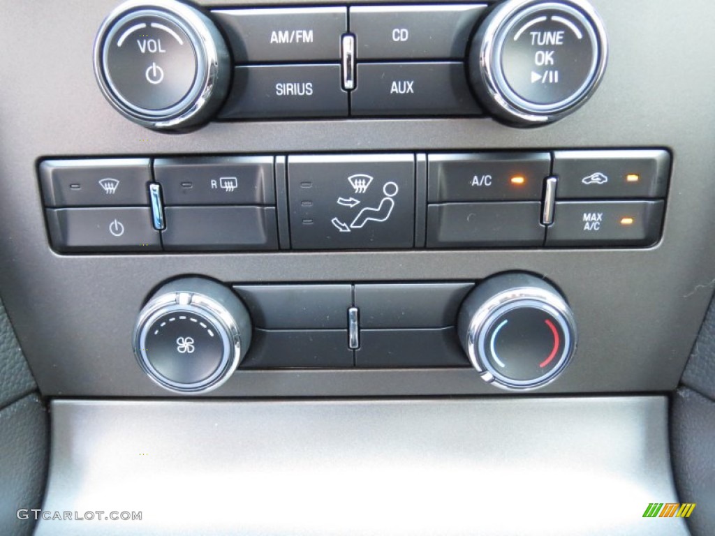 2013 Ford Mustang GT Coupe Controls Photo #70522569