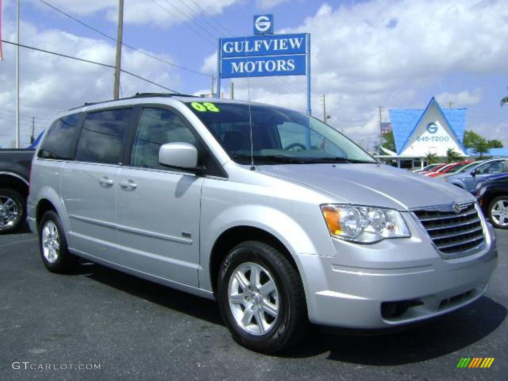 Bright Silver Metallic Chrysler Town & Country