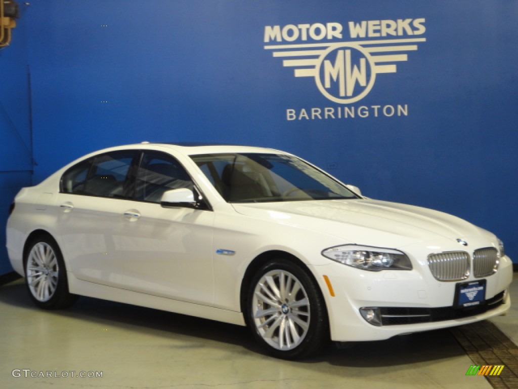 2011 5 Series 550i xDrive Sedan - Alpine White / Black photo #1