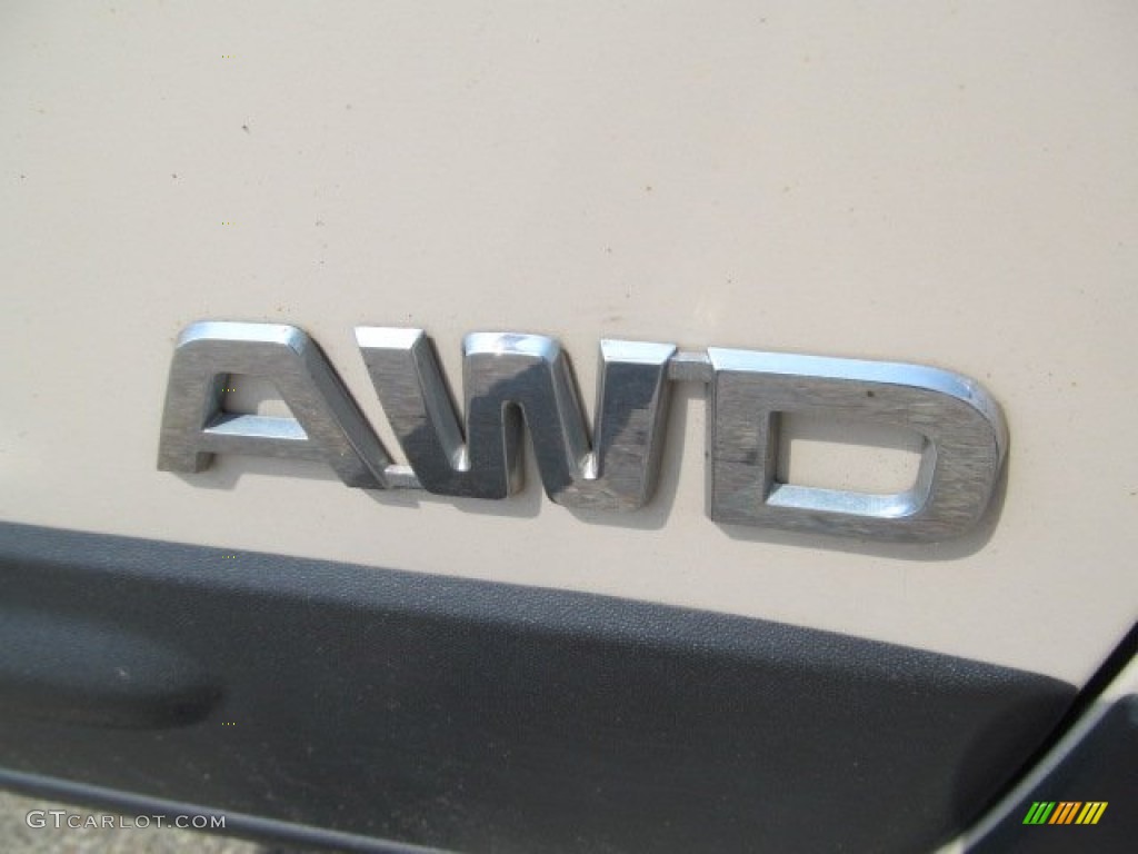 2011 Sorento LX V6 AWD - White Sand Beige / Black photo #3