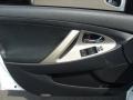 Super White - Camry SE Photo No. 8