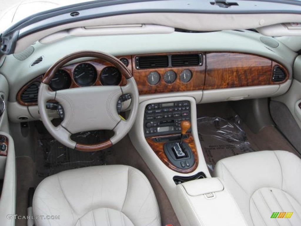 Oatmeal Interior 1999 Jaguar XK XK8 Convertible Photo #70533161