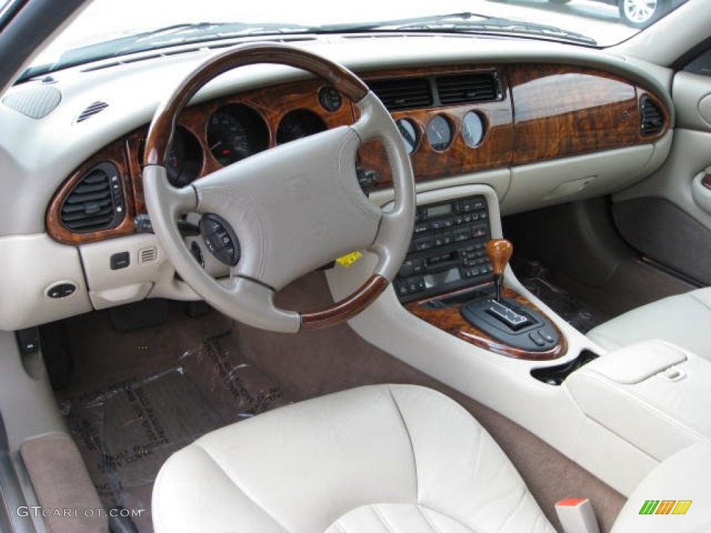 Oatmeal Interior 1999 Jaguar XK XK8 Convertible Photo #70533222