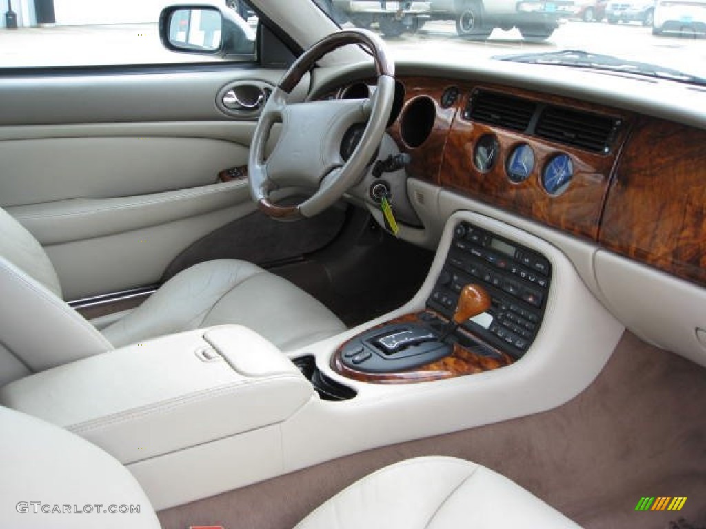 Oatmeal Interior 1999 Jaguar XK XK8 Convertible Photo #70533234