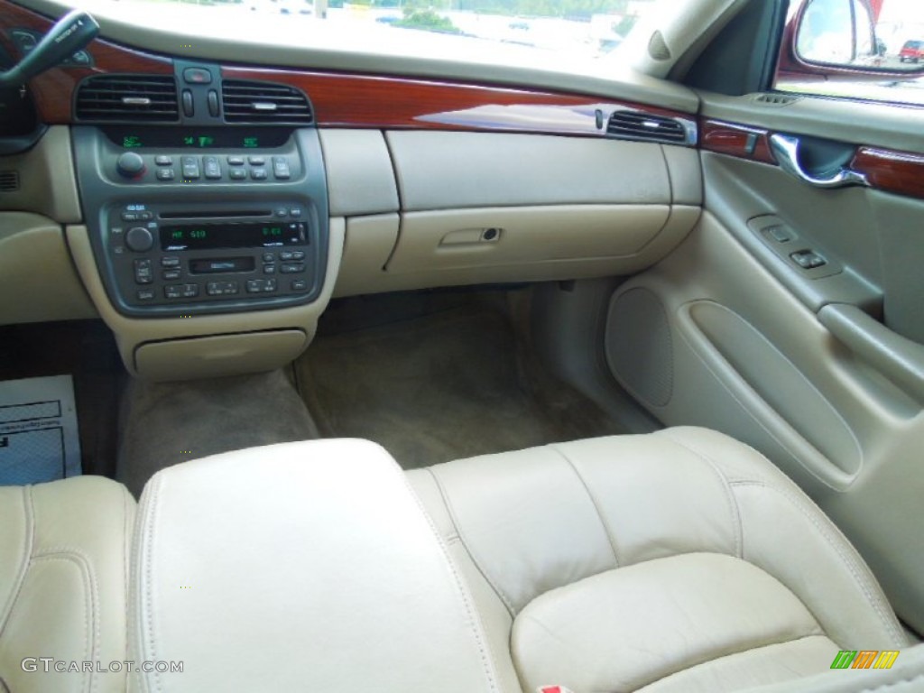 2002 DeVille DHS - Crimson Pearl / Oatmeal photo #17