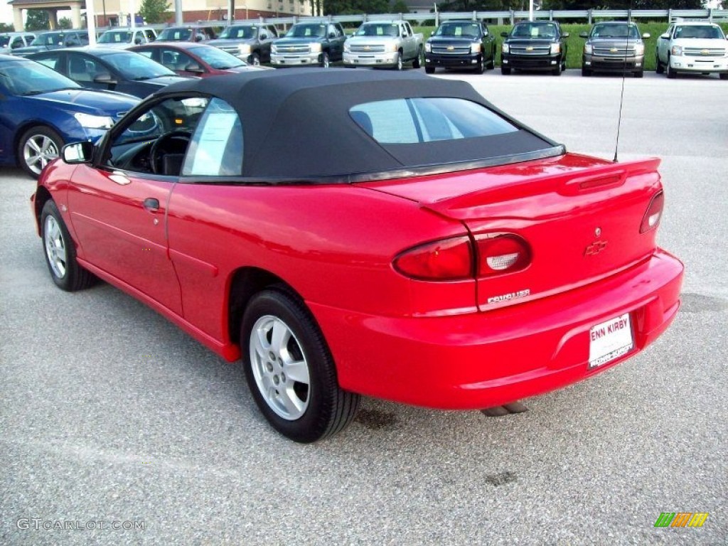 2000 Cavalier Z24 Convertible - Bright Red / Medium Gray photo #2