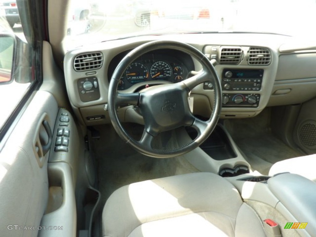 2004 Blazer LS 4x4 - Victory Red / Medium Gray photo #15