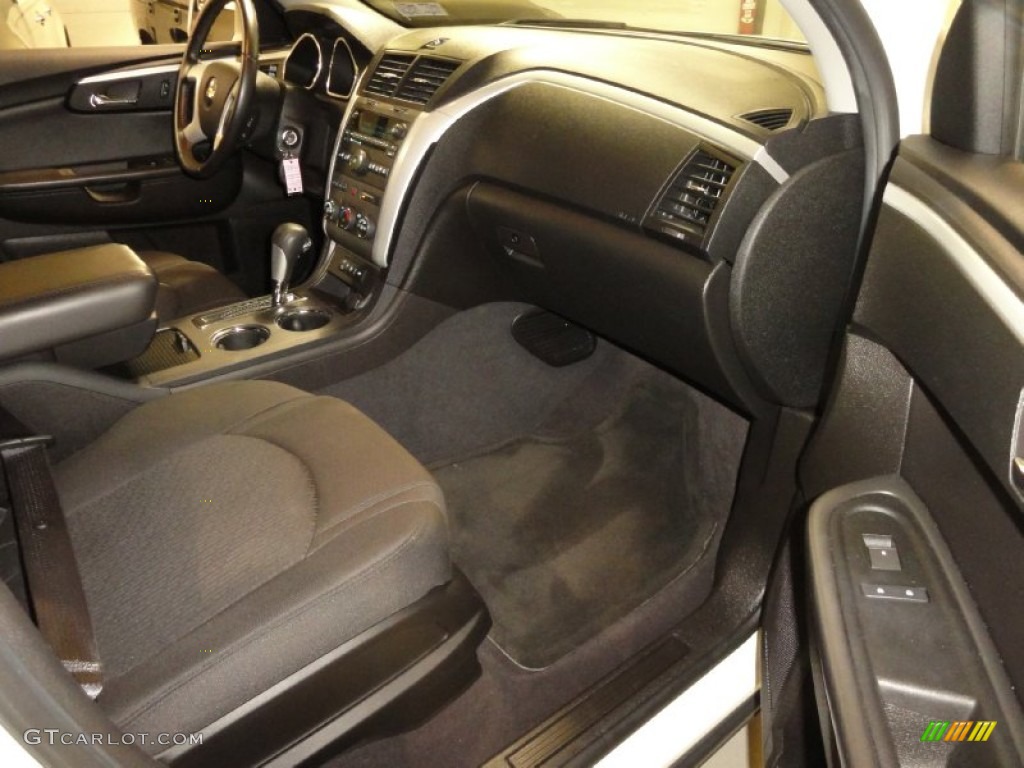 2010 Traverse LT AWD - Summit White / Ebony photo #17