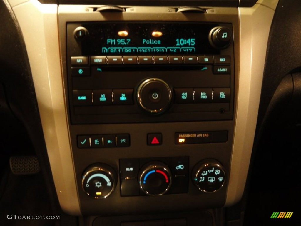 2010 Traverse LT AWD - Summit White / Ebony photo #30