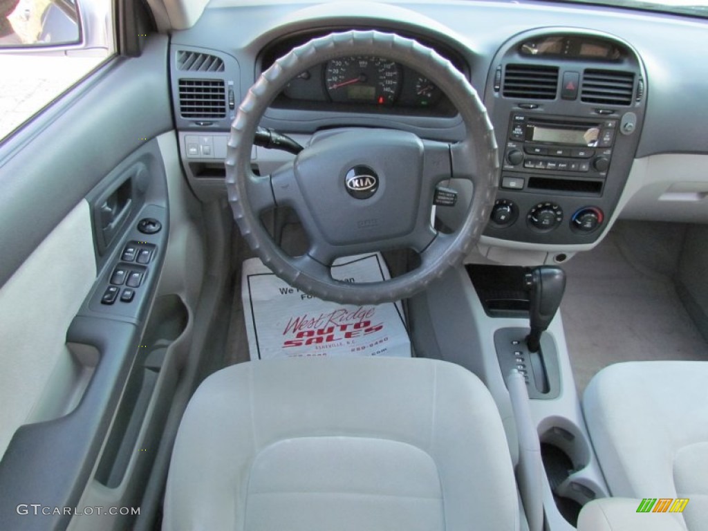 2005 Spectra LX Sedan - Ice Blue / Gray photo #18