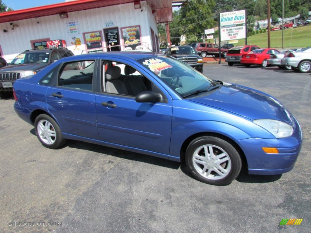 2002 Focus SE Sedan - Malibu Blue Metallic / Medium Graphite photo #2