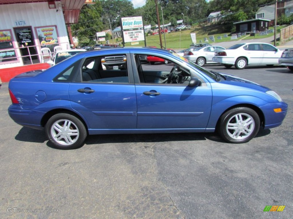 2002 Focus SE Sedan - Malibu Blue Metallic / Medium Graphite photo #3