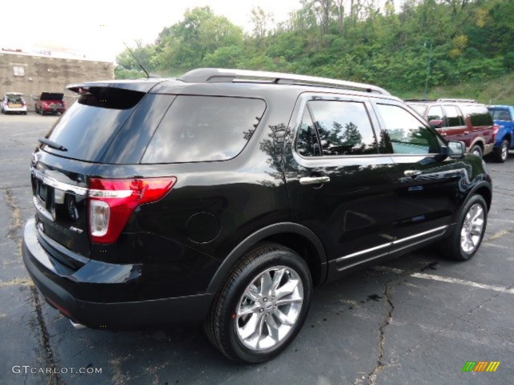 2013 Explorer XLT 4WD - Tuxedo Black Metallic / Charcoal Black photo #2