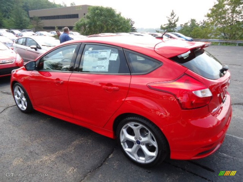 2013 Focus ST Hatchback - Race Red / ST Charcoal Black Full-Leather Recaro Seats photo #4